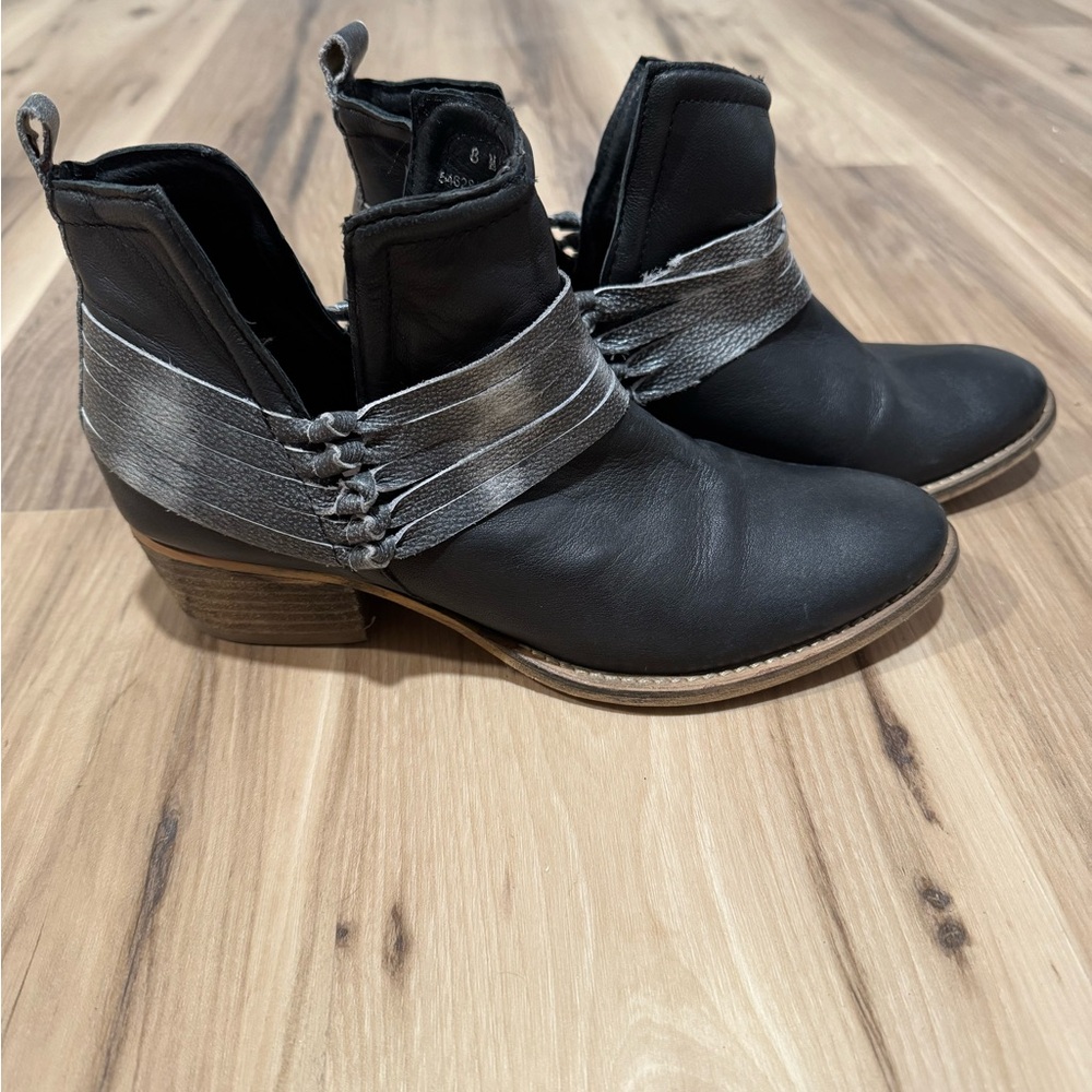 Diba Tru booties. Size 8